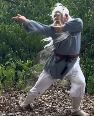 Beyond the White Hair, Beneath the Flute: Zhou Botong's Agony and the Brutal Truth of Cultivation